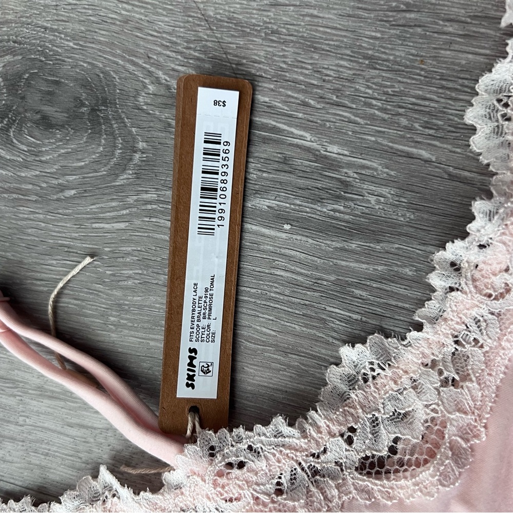 SKIMS Soft Pink Lace Bralette - Picture 4 of 5